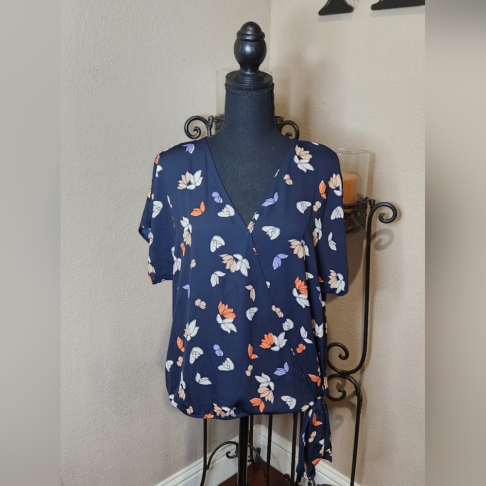West K Dallas Side Tie Dolman Sleeve Navy Floral Wrap Blouse. NWT. Size Large.